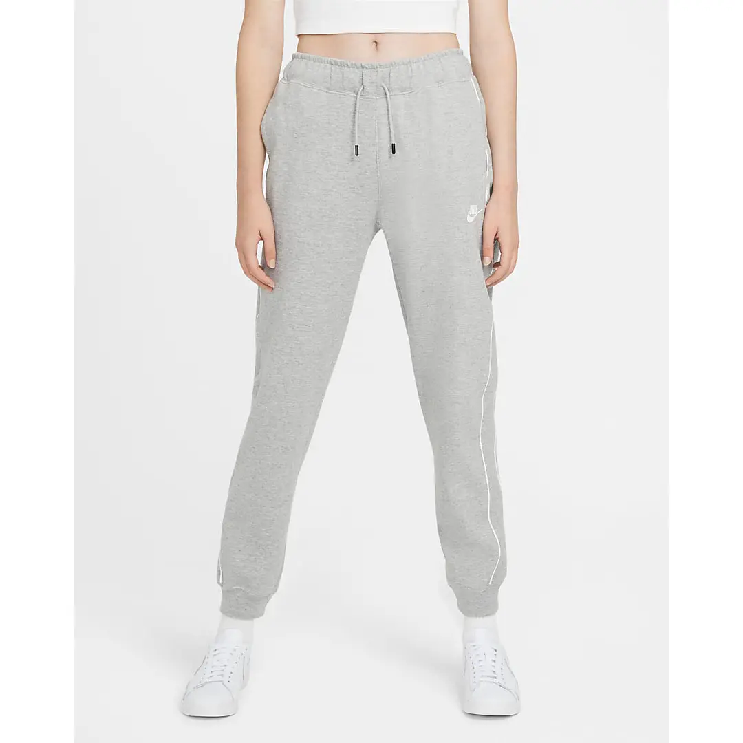 https://activejunky-cdn.s3.amazonaws.com/aj-content/sportswear-womens-joggers-1.jpg