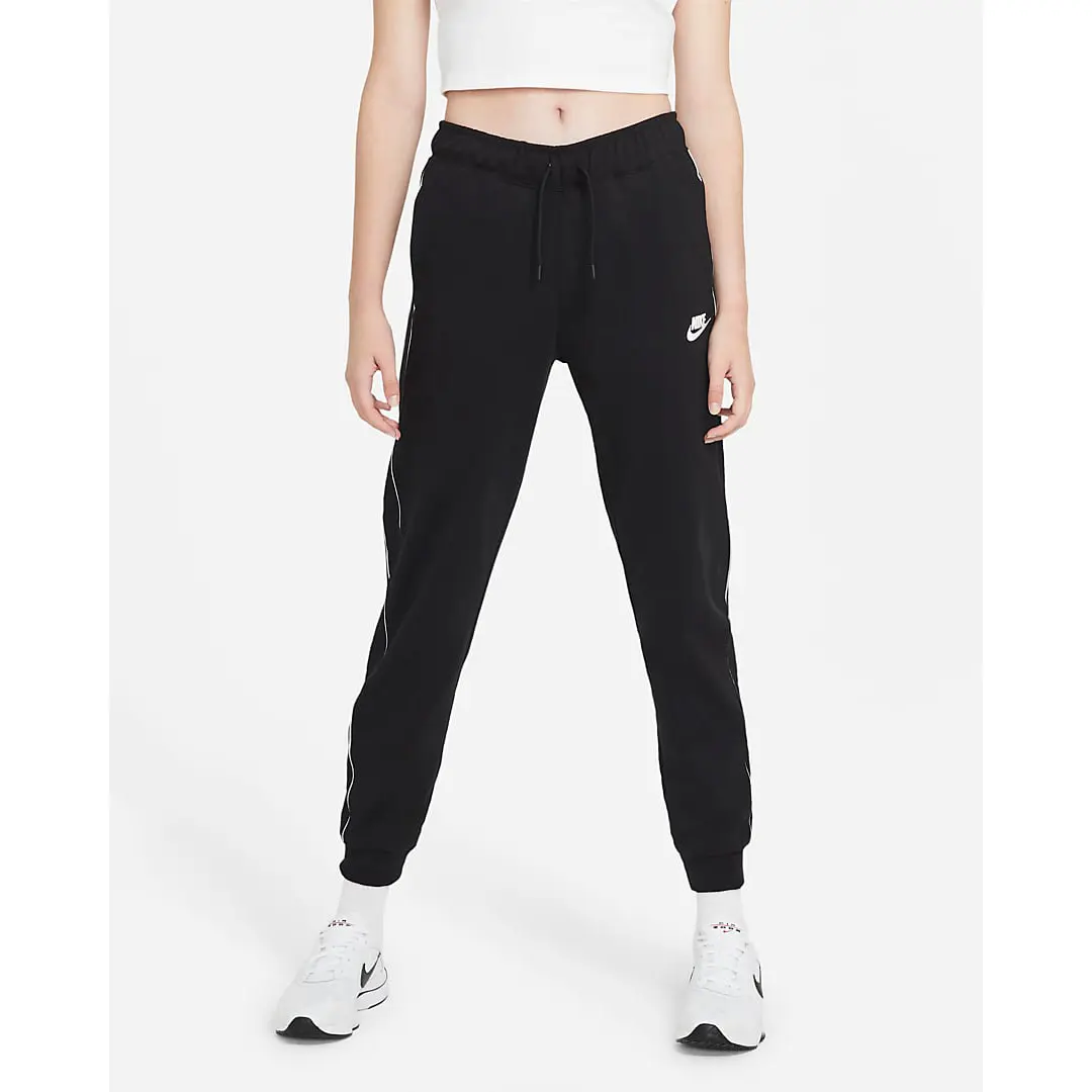 https://activejunky-cdn.s3.amazonaws.com/aj-content/sportswear-womens-joggers-2.jpg