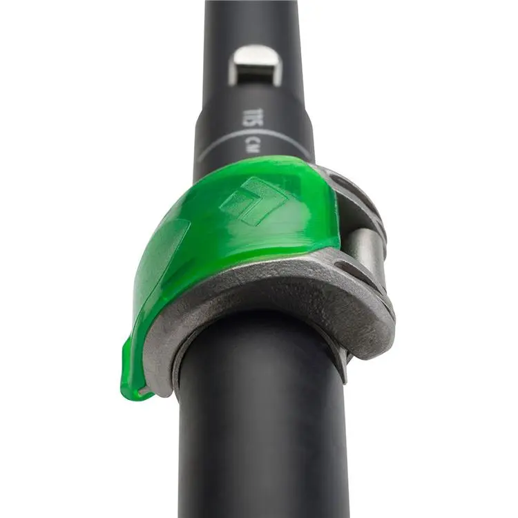 https://activejunky.s3.amazonaws.com/images/thefix_upload/original/black-diamond-compactor-adjustable-ski-poles-2014-kelly-green-detail-4.jpg