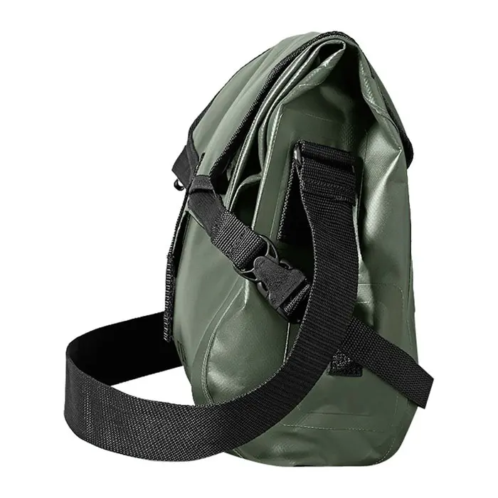 https://s3.amazonaws.com/activejunky/images/thefix/filson-dry-messenger-2.jpg