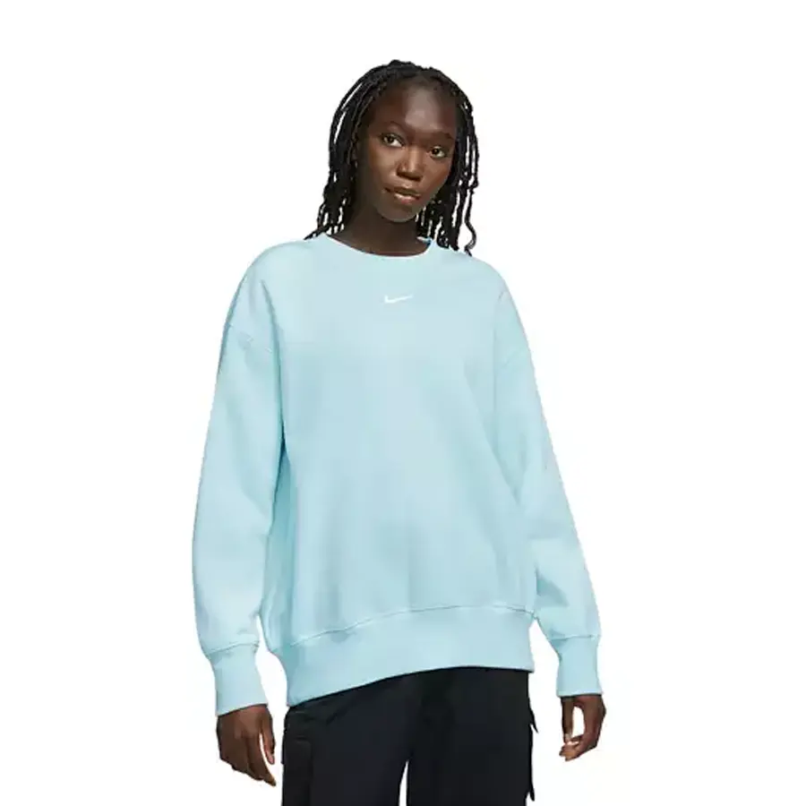 https://s3.amazonaws.com/activejunky-cdn/aj-content/nike-sweatshirt-2.png